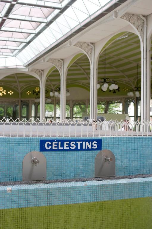Hotel Des Thermes Les Domes Vichy Exterior photo
