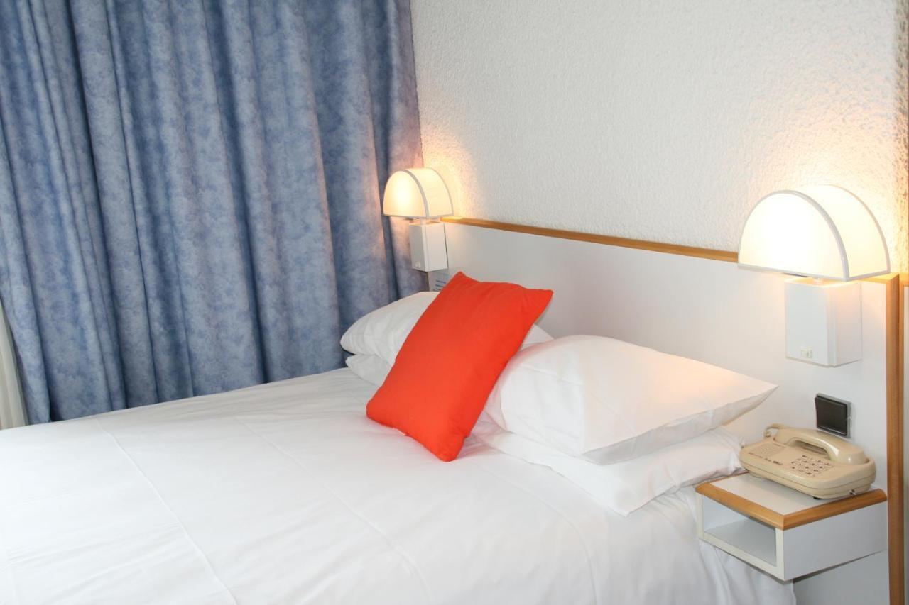 Hotel Des Thermes Les Domes Vichy Exterior photo